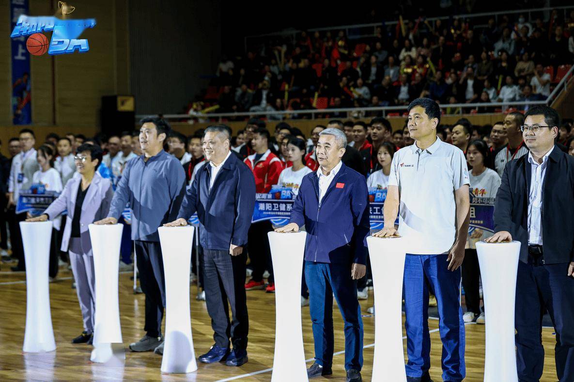 关于国际篮球顶级赛事即将开幕，各方球队展示实力的信息