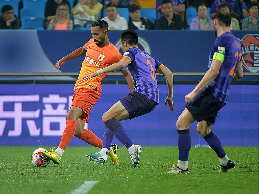 兰斯队在主场取得胜利，奠定基础的简单介绍